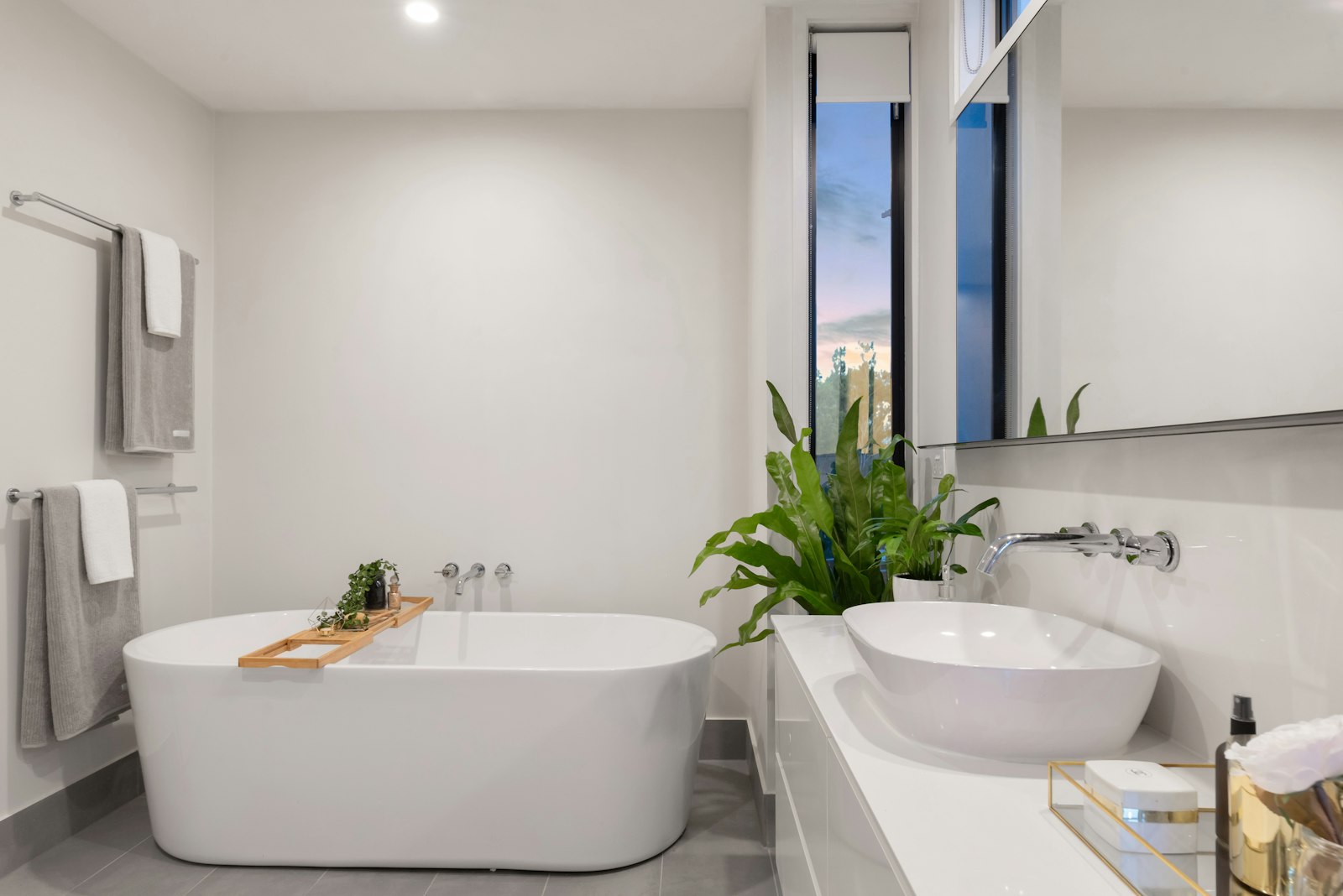 Modern Bathroom — Bathrooms, Ottawa